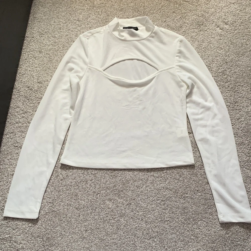 ✨Host Pick✨White cutout long sleeve blouse - Picture 2 of 5